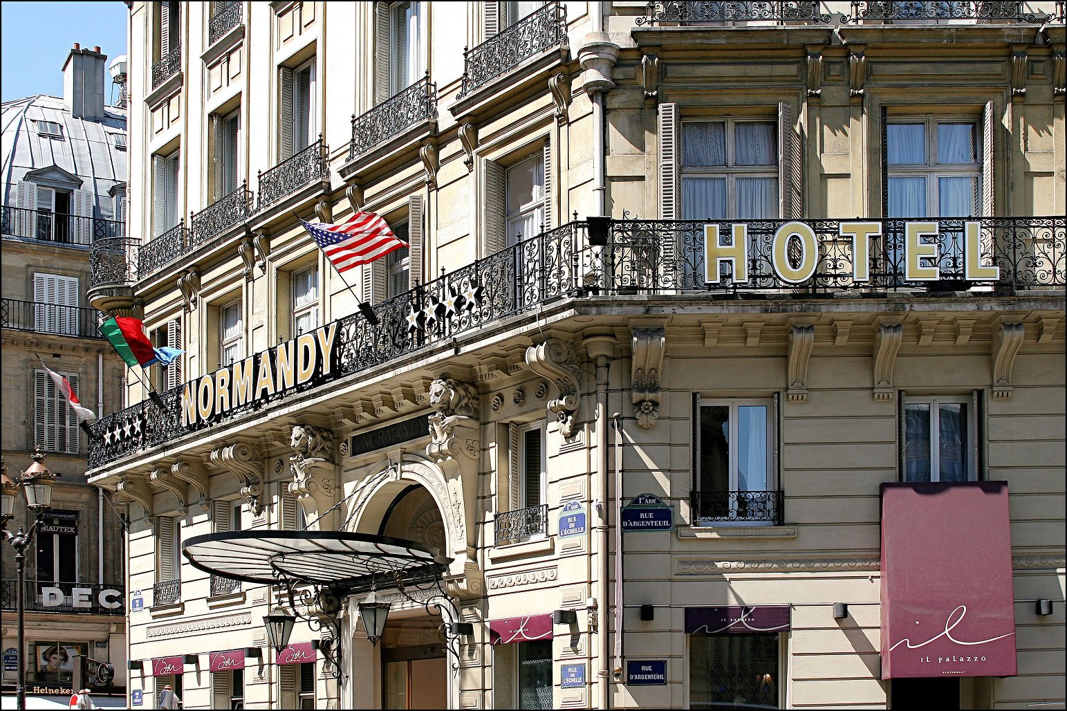 66/Facade/normandy-hotel-facade-paris-centre-quartier-luxe.JPG